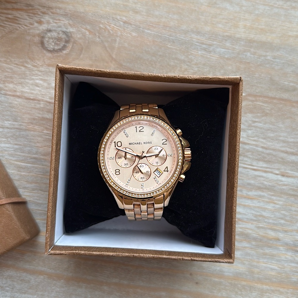 MICHAEL KORS rose gold watch